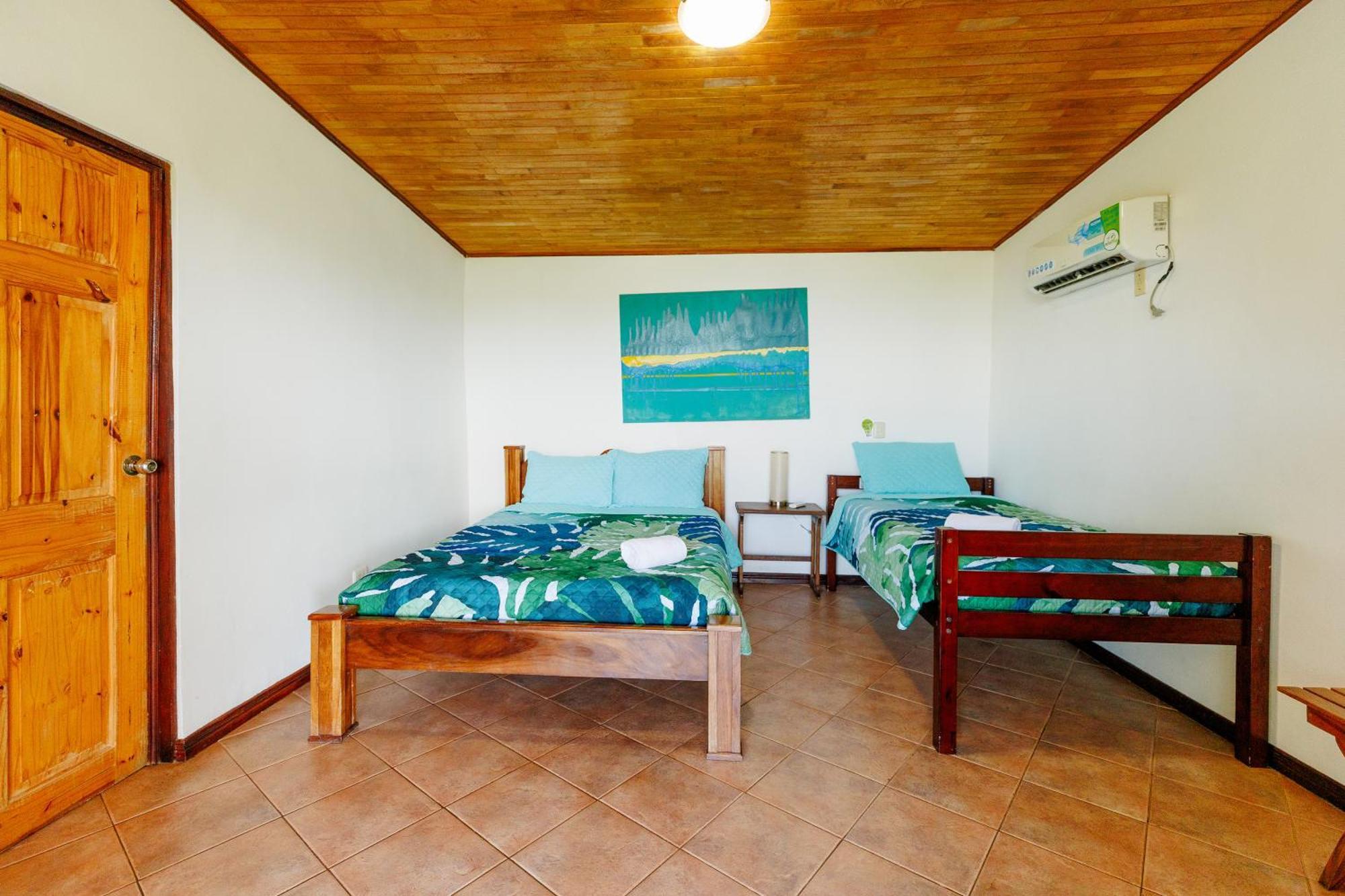 Hotel Planeta Sano Manuel Antonio Exterior foto